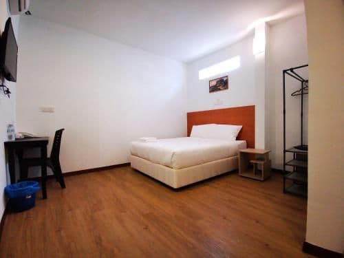Deluxe Queen Room