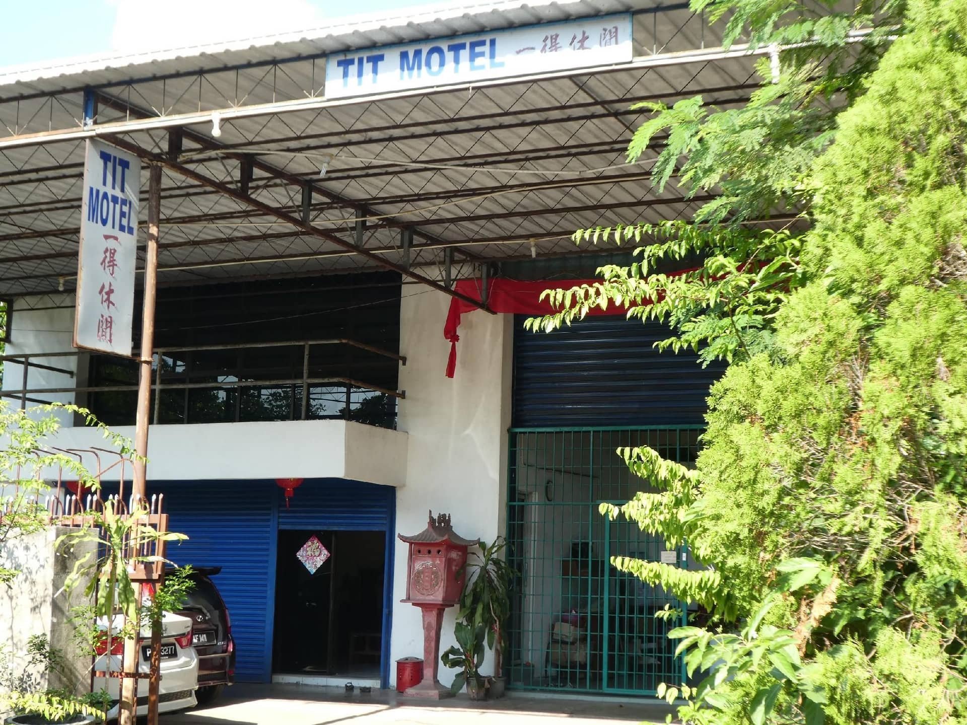Tit Motel Tit Motel