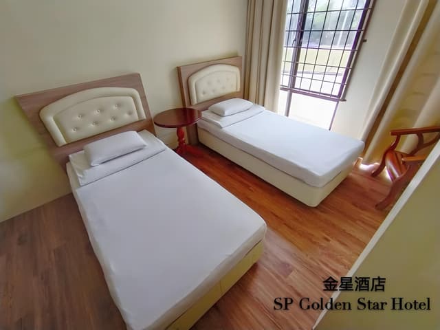 2 Single Beds Room