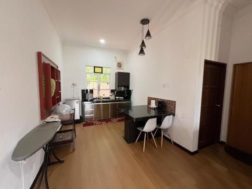 3 ห้องนอน 2 ห้องน้ำส่วนตัว ขนาด 300 ตร.ม. – ปากา (Ummi Beach Homestay)0