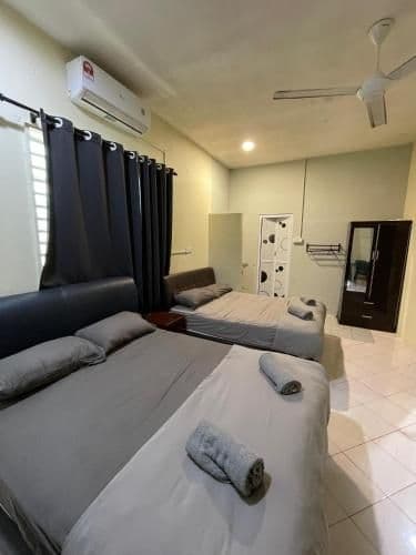Standard Quadruple Private Bathroom