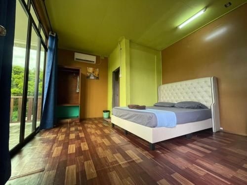 เปอร์เฮนเตียน ฮาซิปาห์ (Perhentian Hazipah)1