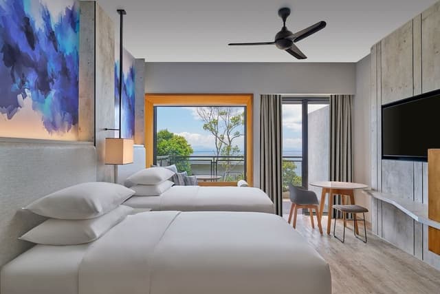 Deluxe Room, 2 Twin Beds, Partial Sea View