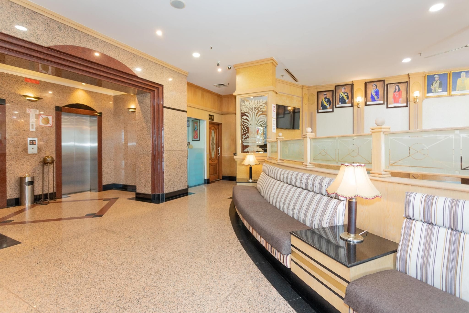 โรงแรมเปลิแกน (Pelican Hotel)1