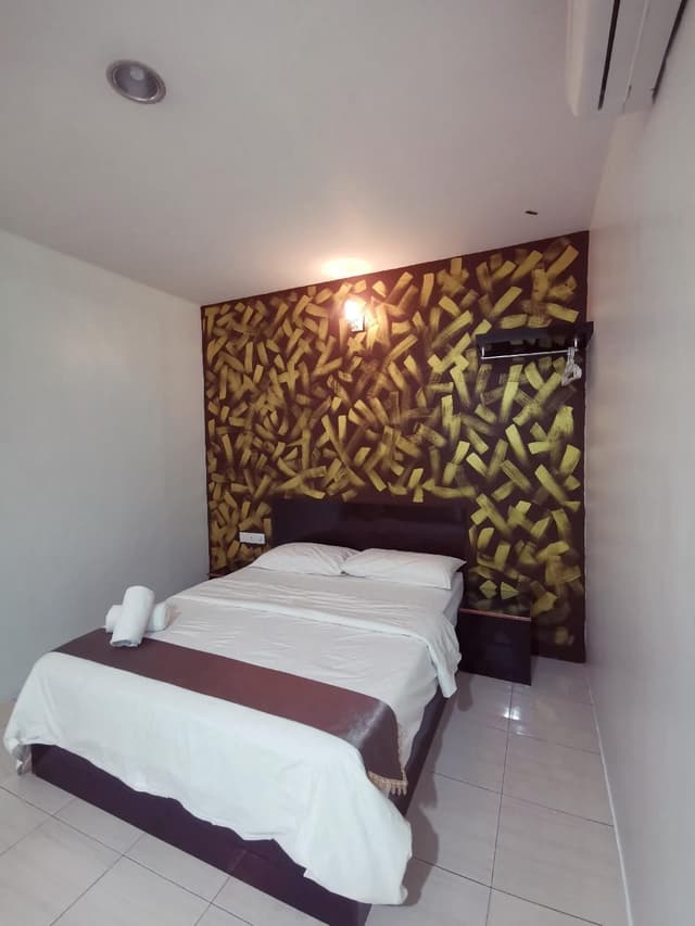 Standard Queen Room