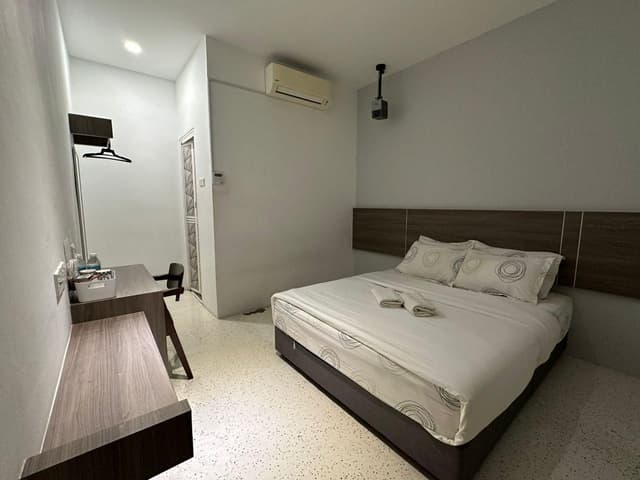 Deluxe Queen Room