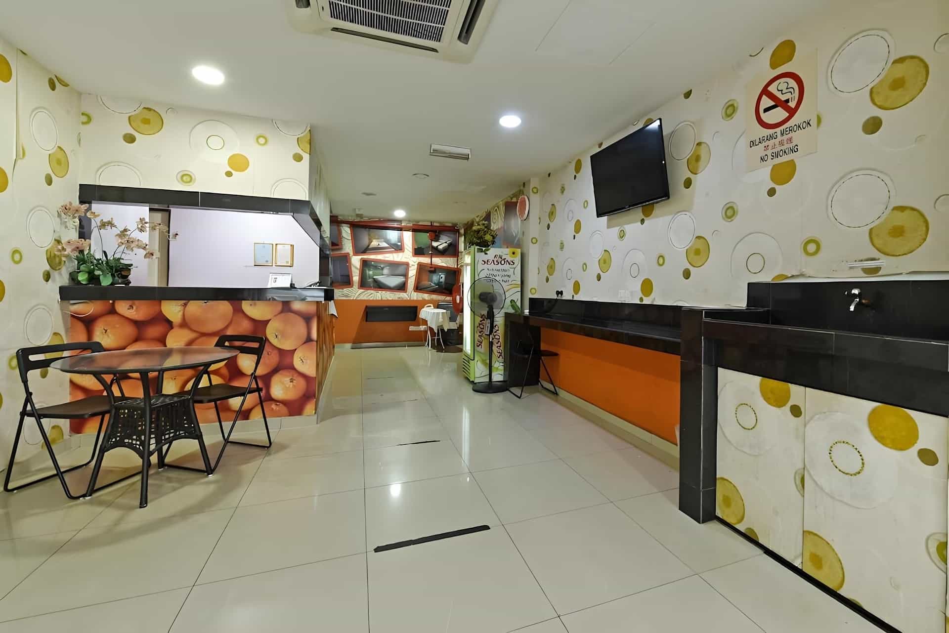 โรงแรมเรดโอเรนจ์ กวาลาปีลาห์