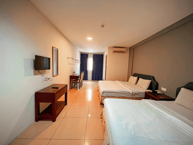 Suite Family Room