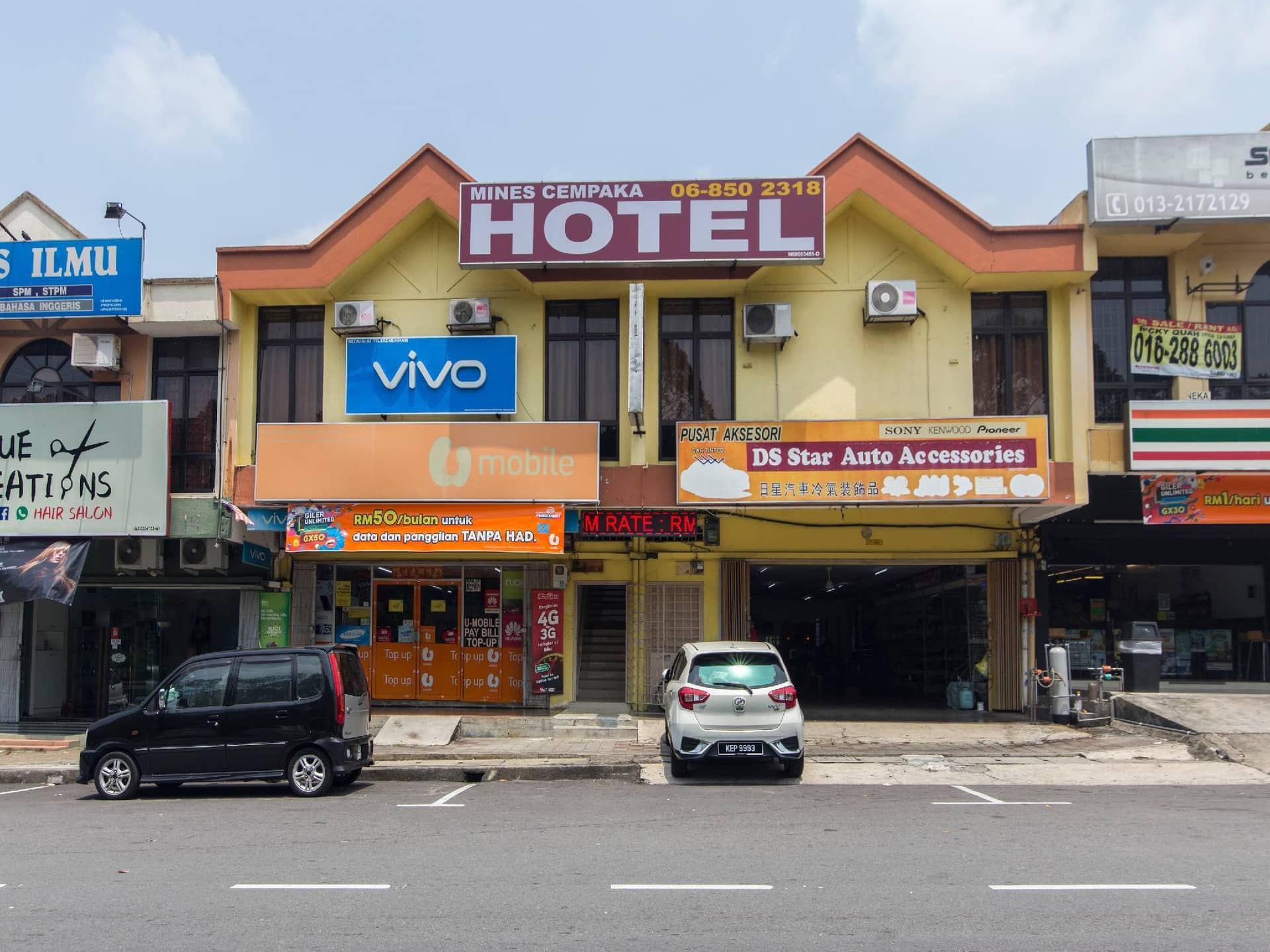 OYO 44072 Mines Cempaka Hotel OYO 44072 Mines Cempaka Hotel
