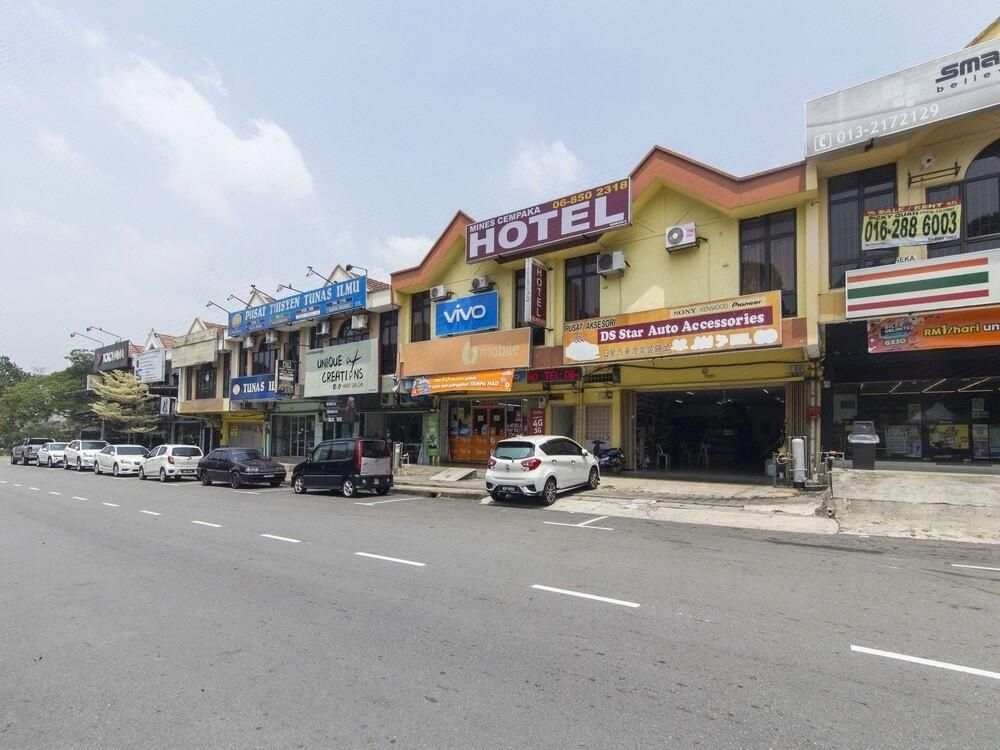 โอโย 44072 ไมน์ เจมปากา โฮเต็ล (OYO 44072 Mines Cempaka Hotel)4