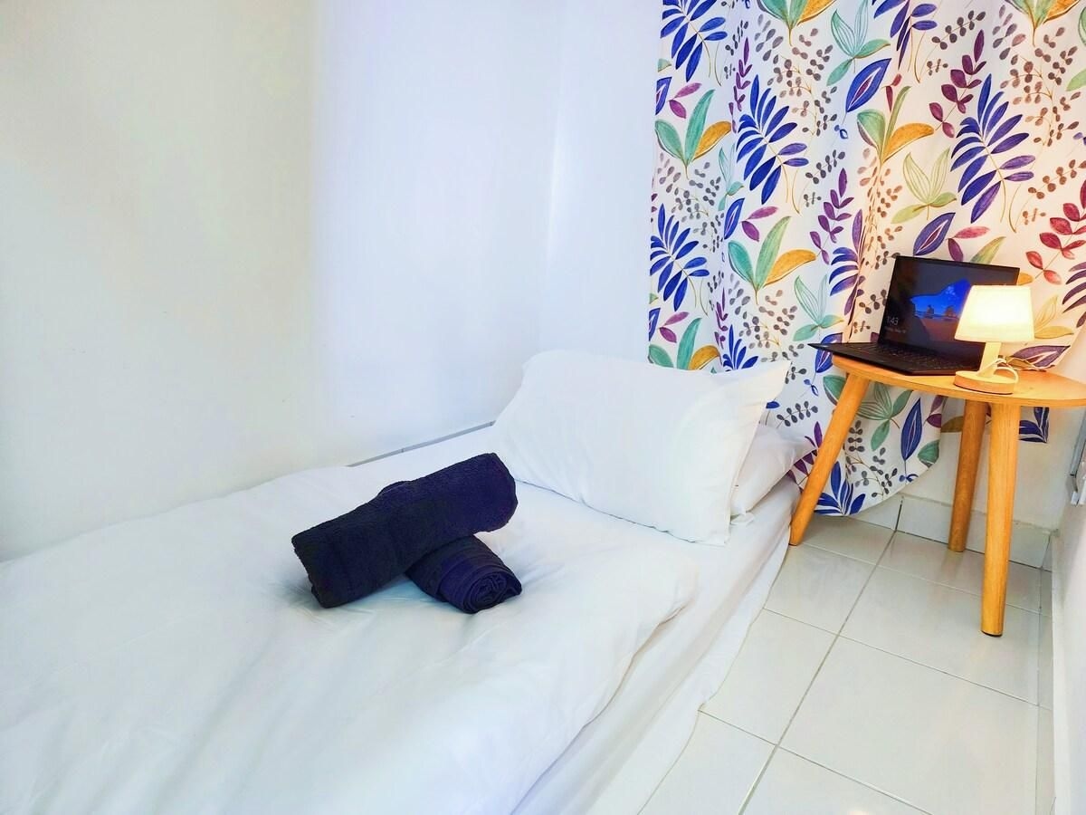 อพาร์ตเมนต์ 3 ห้องนอน 2 ห้องน้ำส่วนตัว ขนาด 1000 ตร.ม. – บันดาบารูนิไล (KLIA Lili Residensi 5+2 PAX with Stunning Pool)4