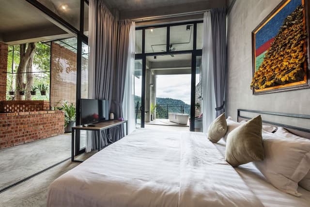 Luxury Room with Balcony