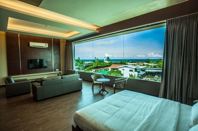 Senior Suite