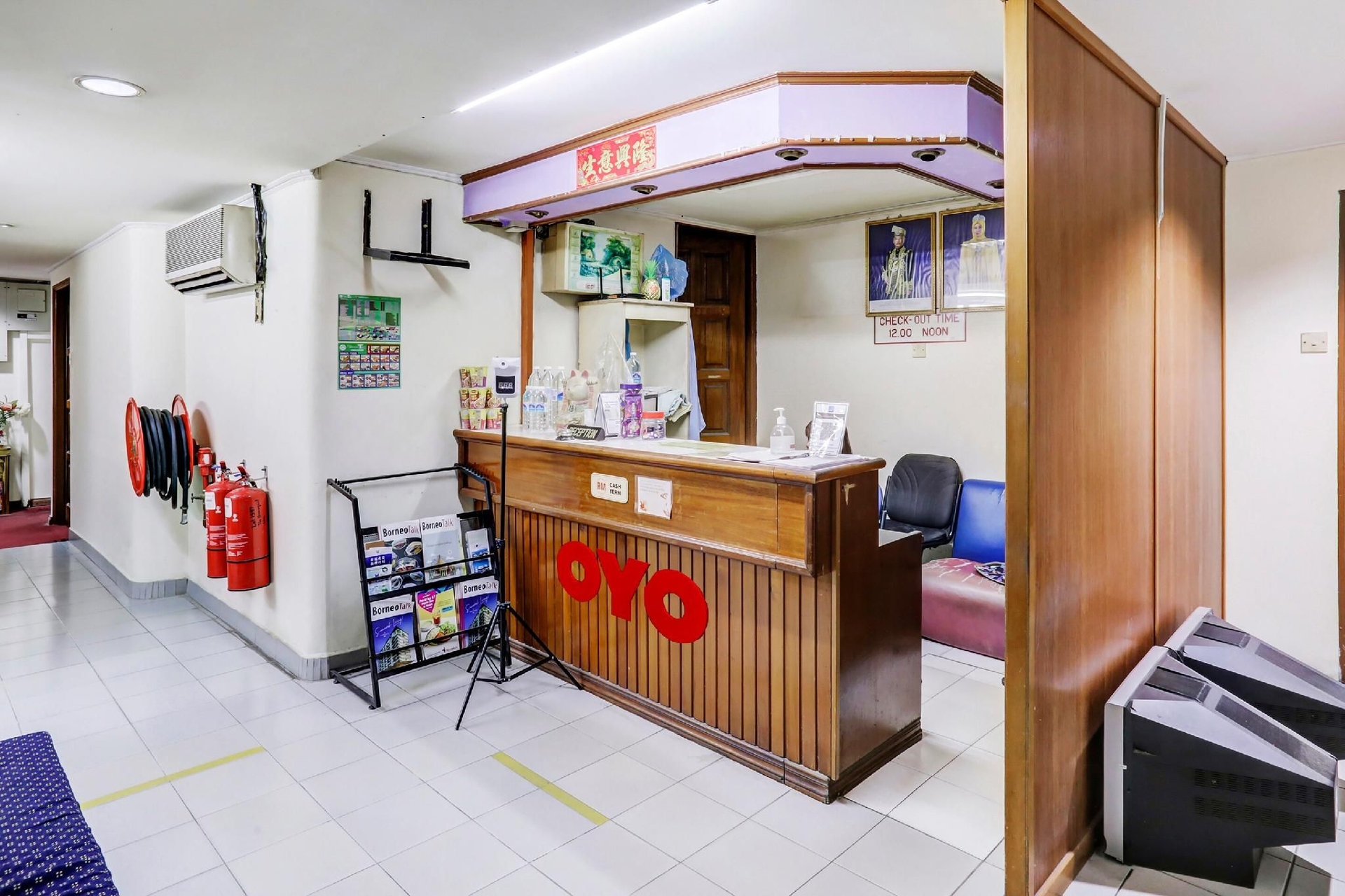 OYO 90376 Centre Point Hotel2