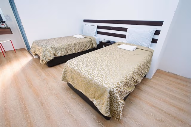 Standard Twin - 02 Single Beds