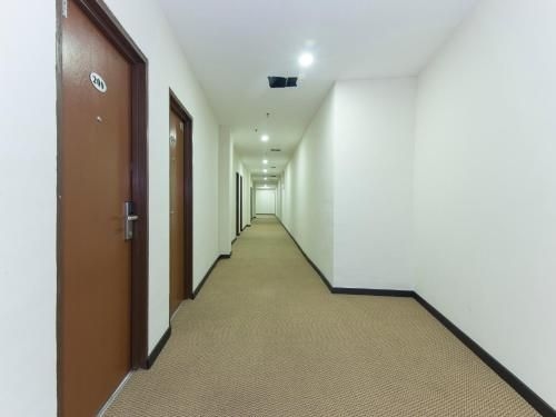 Central Hotel2