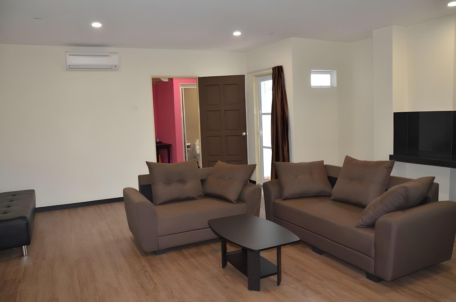 Riverview Hotel2