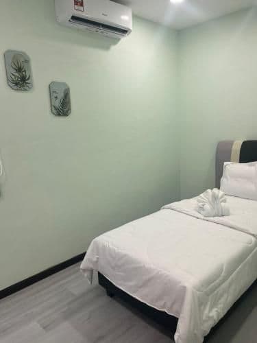 Budget Twin Room with Private Bathroom