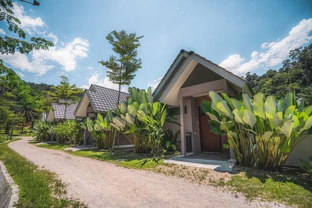 Larva Single Chalet Twin