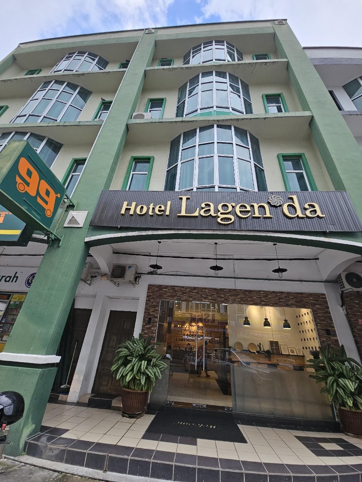 โรงแรมลาเจนดา (Hotel Lagenda)0