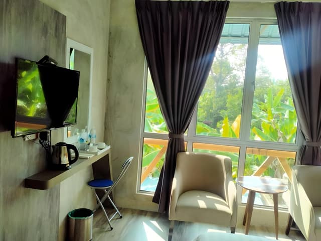 Deluxe King - With Window
