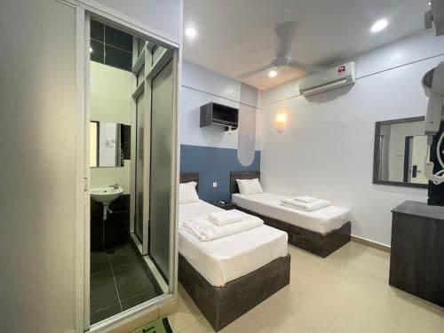 Quadruple Room with Private Bathroom