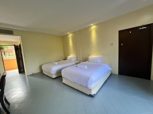 Deluxe Twin - With Balcony