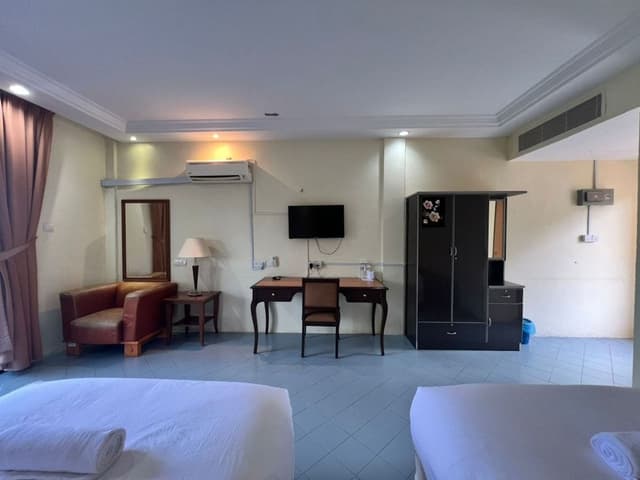 Deluxe Twin - With Balcony
