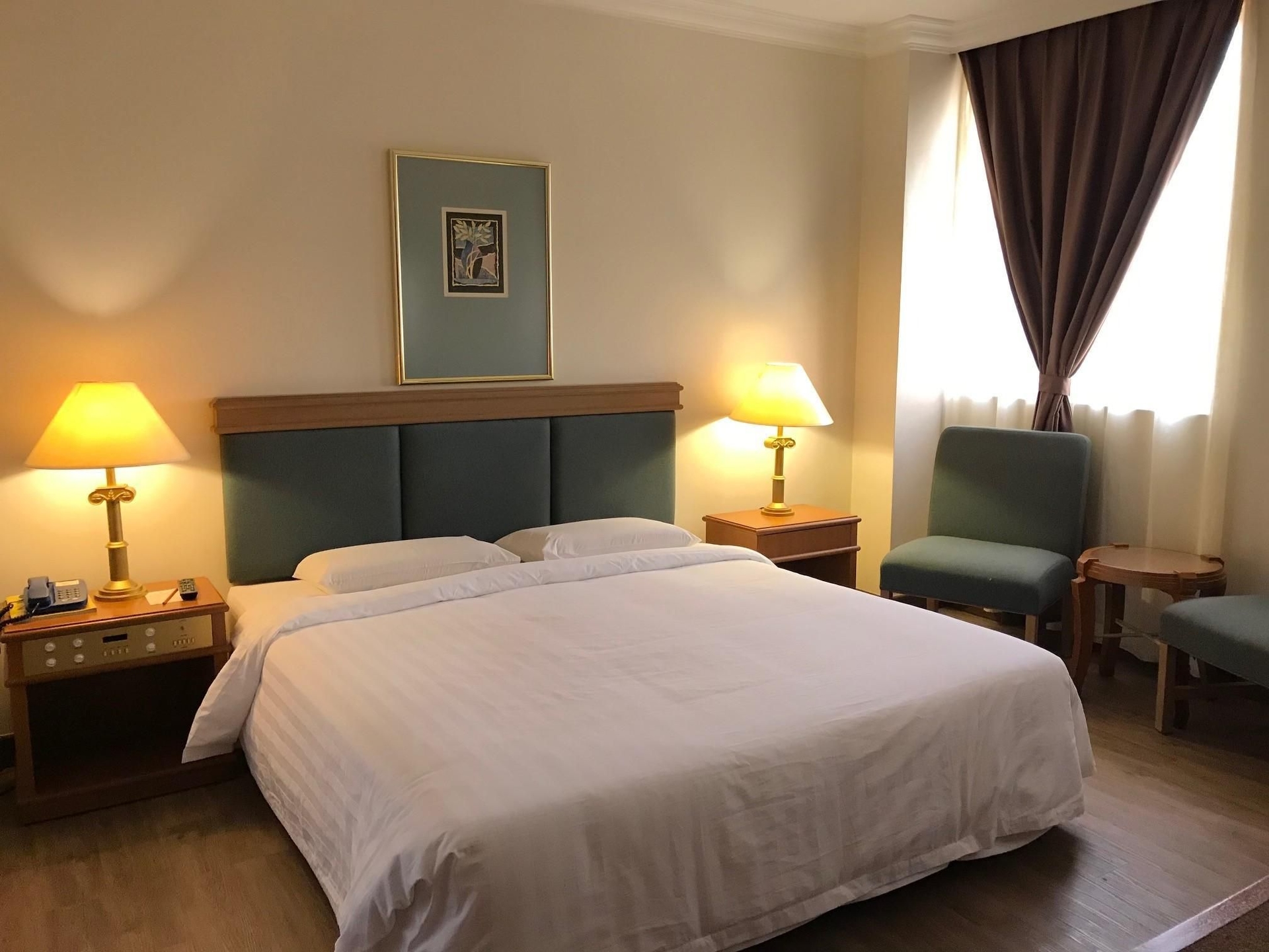 The Executive Hotel4