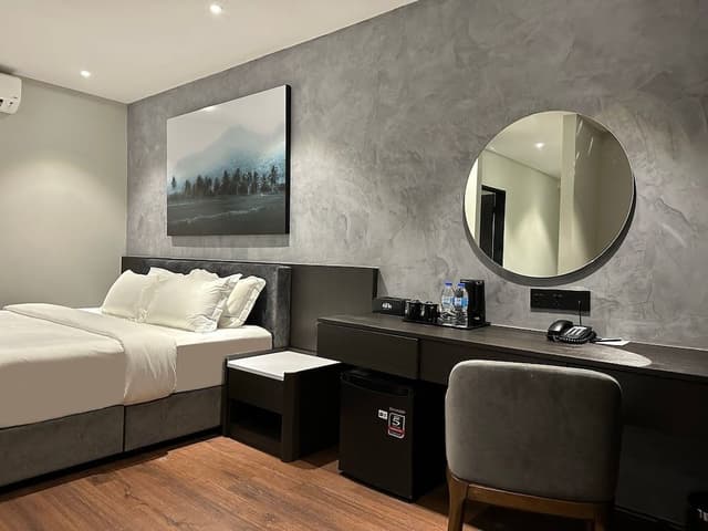 Deluxe King Room Without Window
