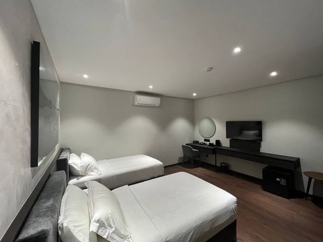 Deluxe Twin Room without window