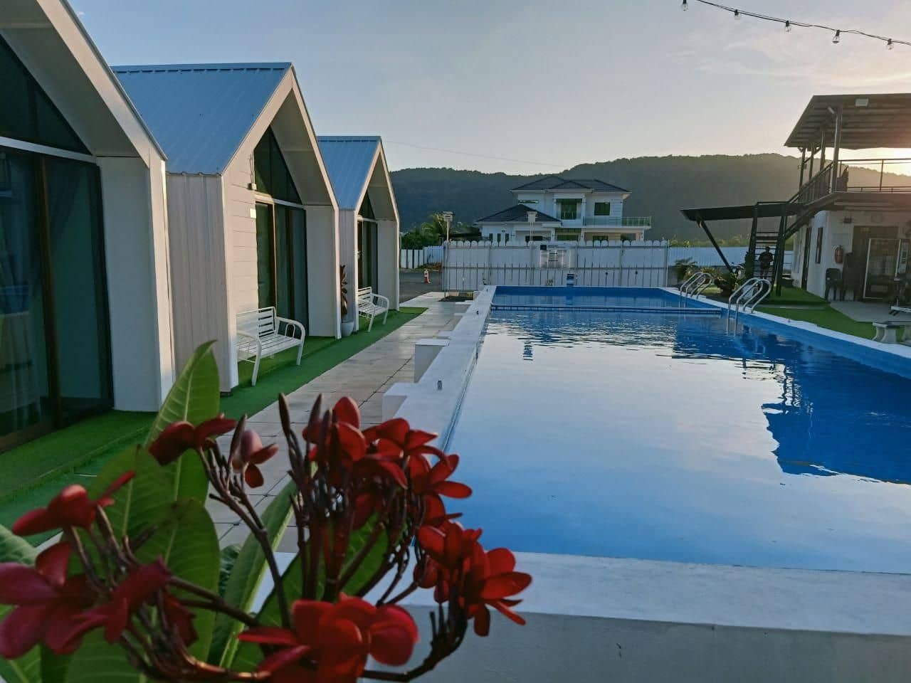 The White Houze • Cottage • Pool • Spa The White Houze • Cottage • Pool • Spa