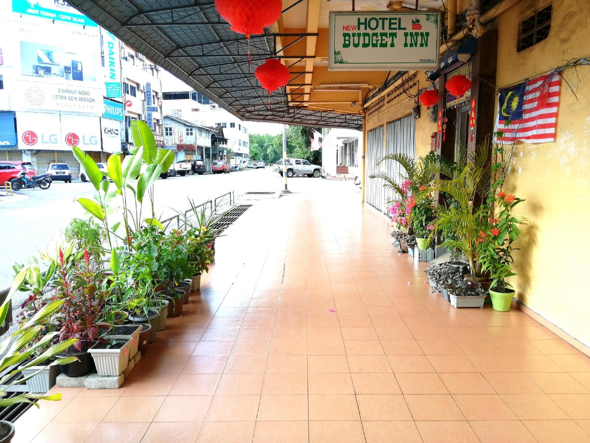 โรงแรมวาลี (New Budget Inn Hotel)2