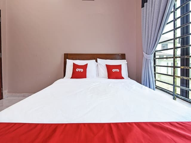 Room, 3 Bedrooms