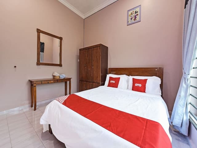 Room, 3 Bedrooms