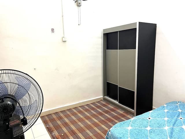 Room, 3 Bedrooms