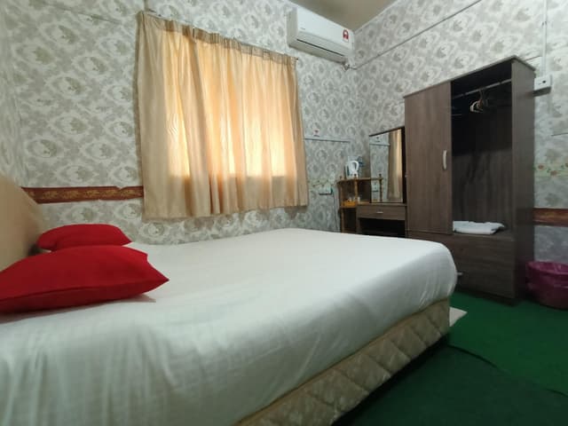 Private Queen Room with Private Bathroom