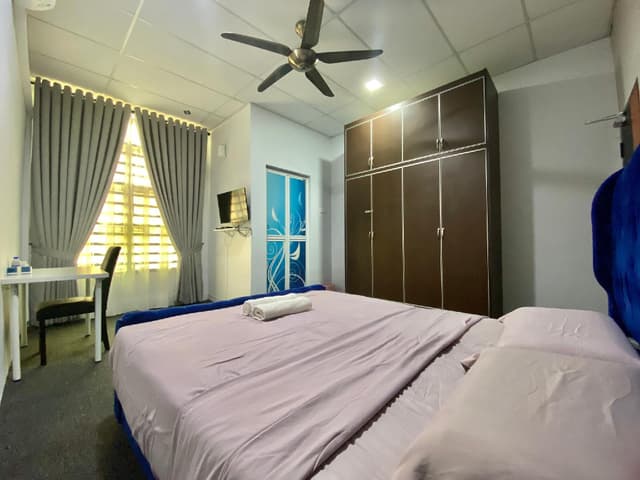 Queen Bed