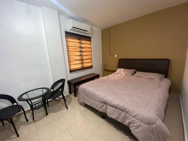 Deluxe Queen Room