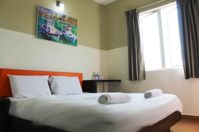 Deluxe Queen Room