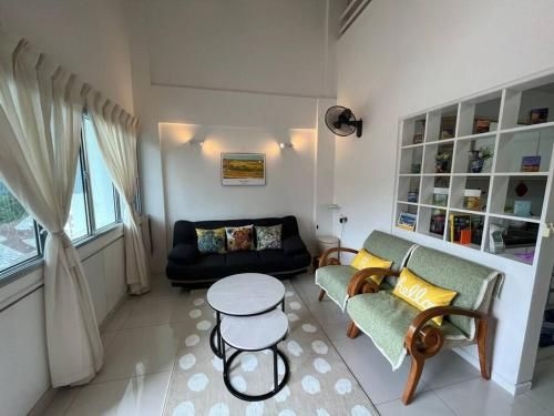 บ้านแวนโก๊ะลอฟท์เซเลซ่าฮิลล์ (The Van Gogh Loft Selesa Hillhomes)3