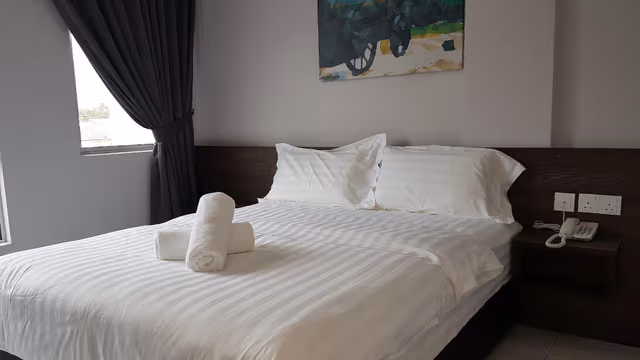 Standard Queen Room