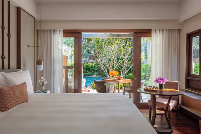Deluxe Pool Access Room