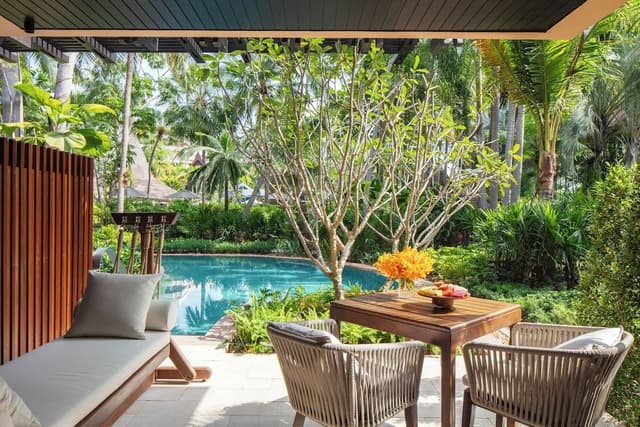 Deluxe Pool Access Room