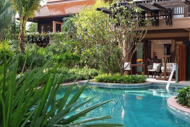 Deluxe Pool Access Room