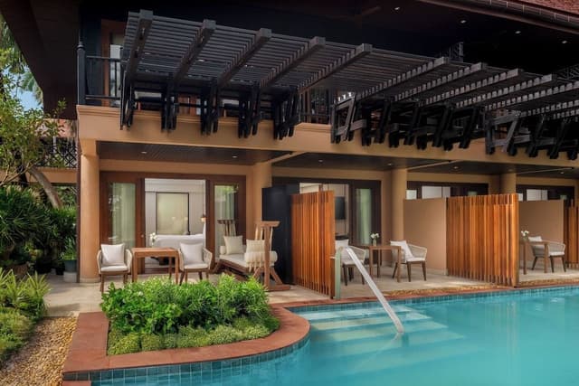 Deluxe Pool Access Room