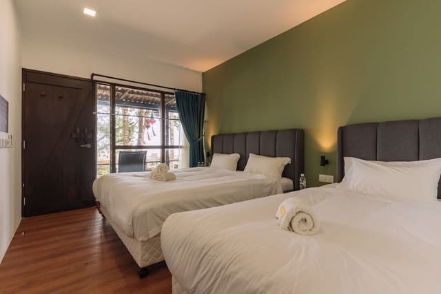 Longhouse Deluxe Triple Room