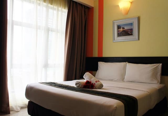 Deluxe Room, 1 Queen Bed, City View