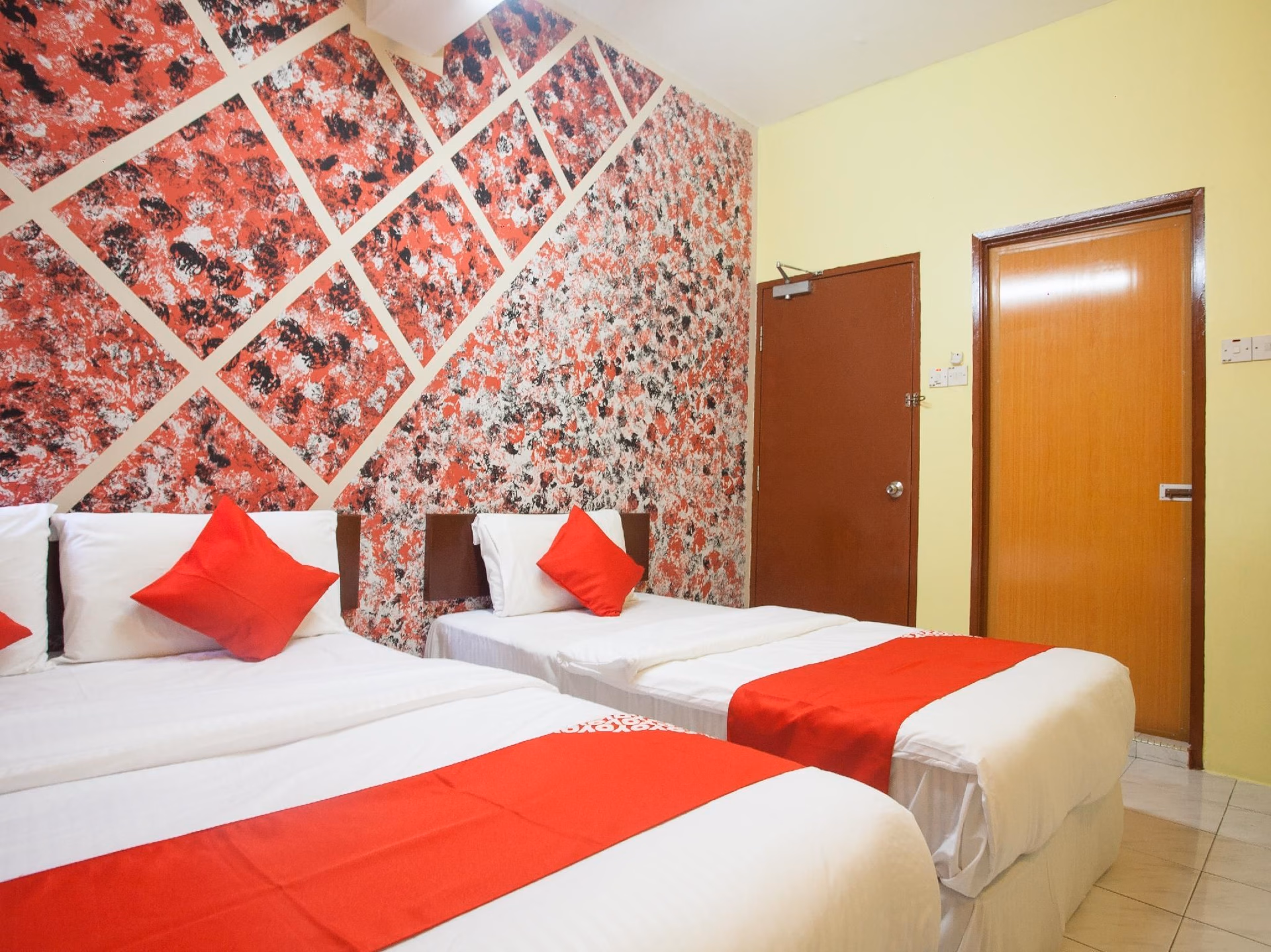 OYO 796 JR Hotel1