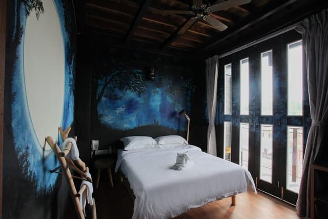 Dolphin Room